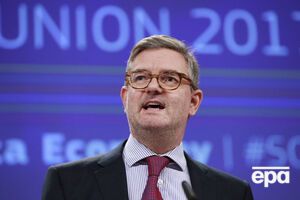 Кинг заявил, что российские военные, очевидно, "воспринимают интернет как новое поле боя, в котором дезинформация используется как оружие"