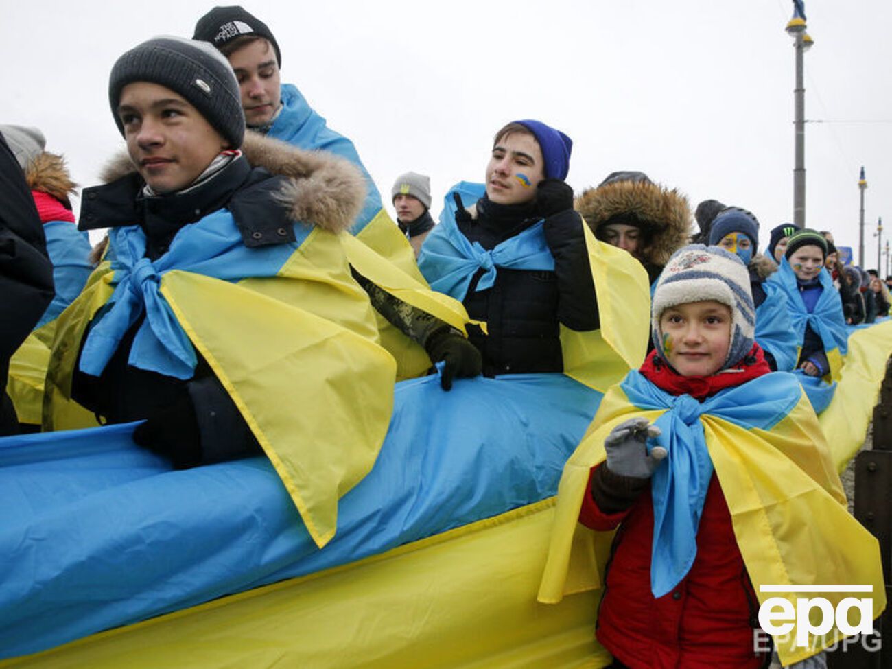 Украинцы считают олигархов и власти главными "тормозами" развития страны