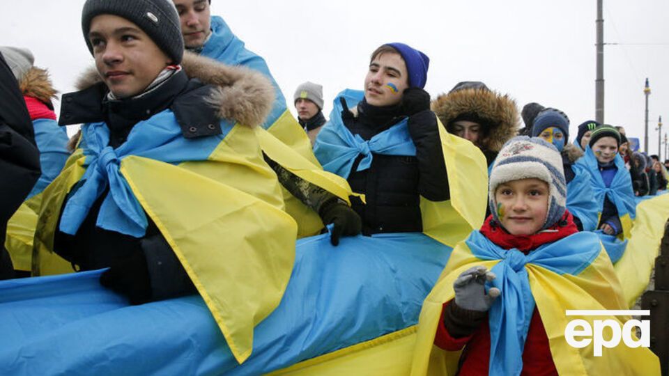 Украинцы считают олигархов и власти главными "тормозами" развития страны