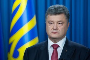 Порошенко не зміг приземлитися через негоду