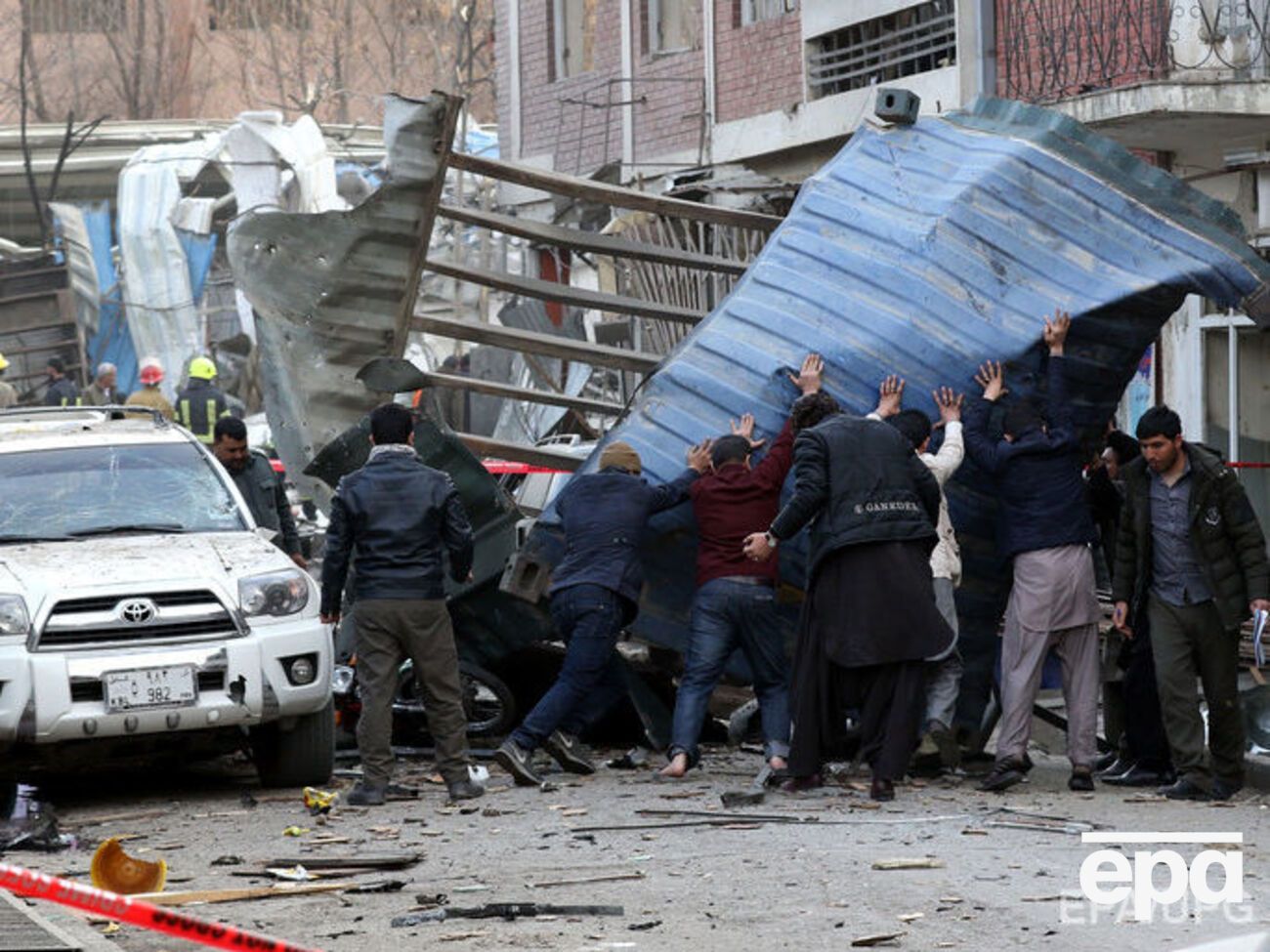 Число жертв теракта в столице Афганистана увеличилось