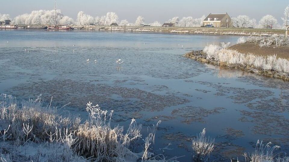 Хлопчик потонув, провалившись під лід озера