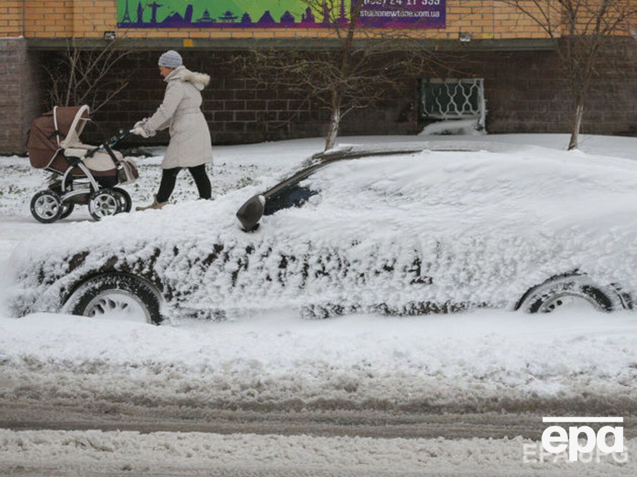 С оттепелью высыпанные на дороги Украины реагенты попадают в водоемы
