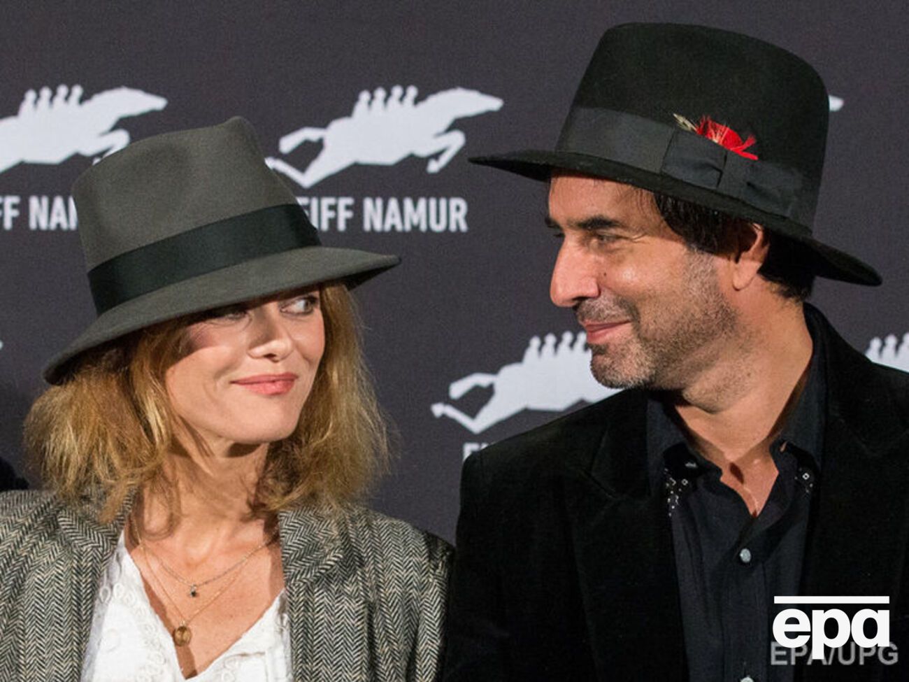 С Беншетри Паради познакомилась на съемках фильма "Собака" в 2016 году