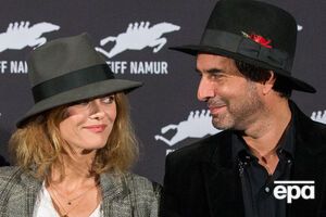 С Беншетри Паради познакомилась на съемках фильма "Собака" в 2016 году