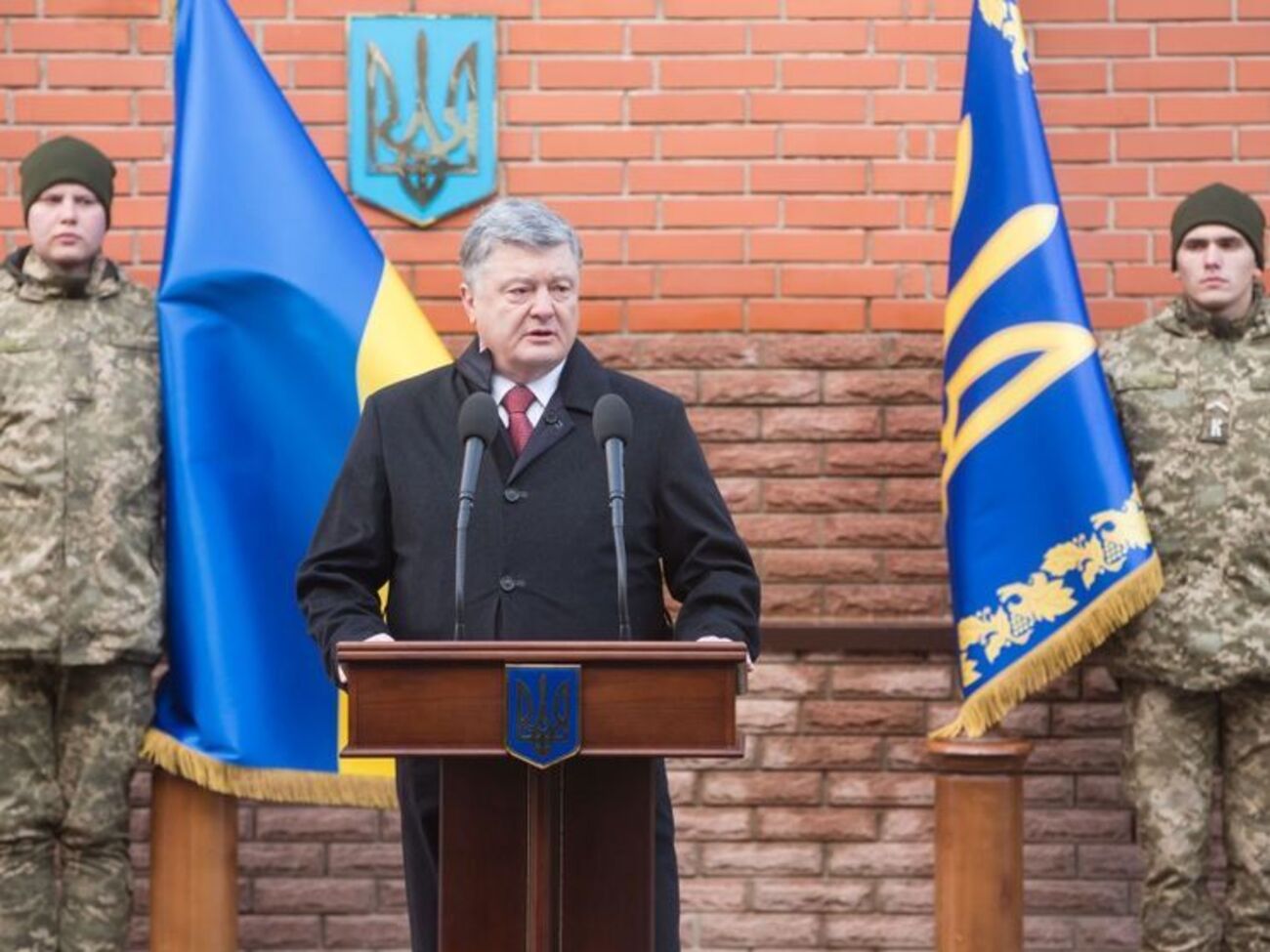Порошенко: Консолідація всіх українців на фоні найнебезпечнішої зовнішньої загрози, яка походить від Росії, є головною передумовою нашої перемоги