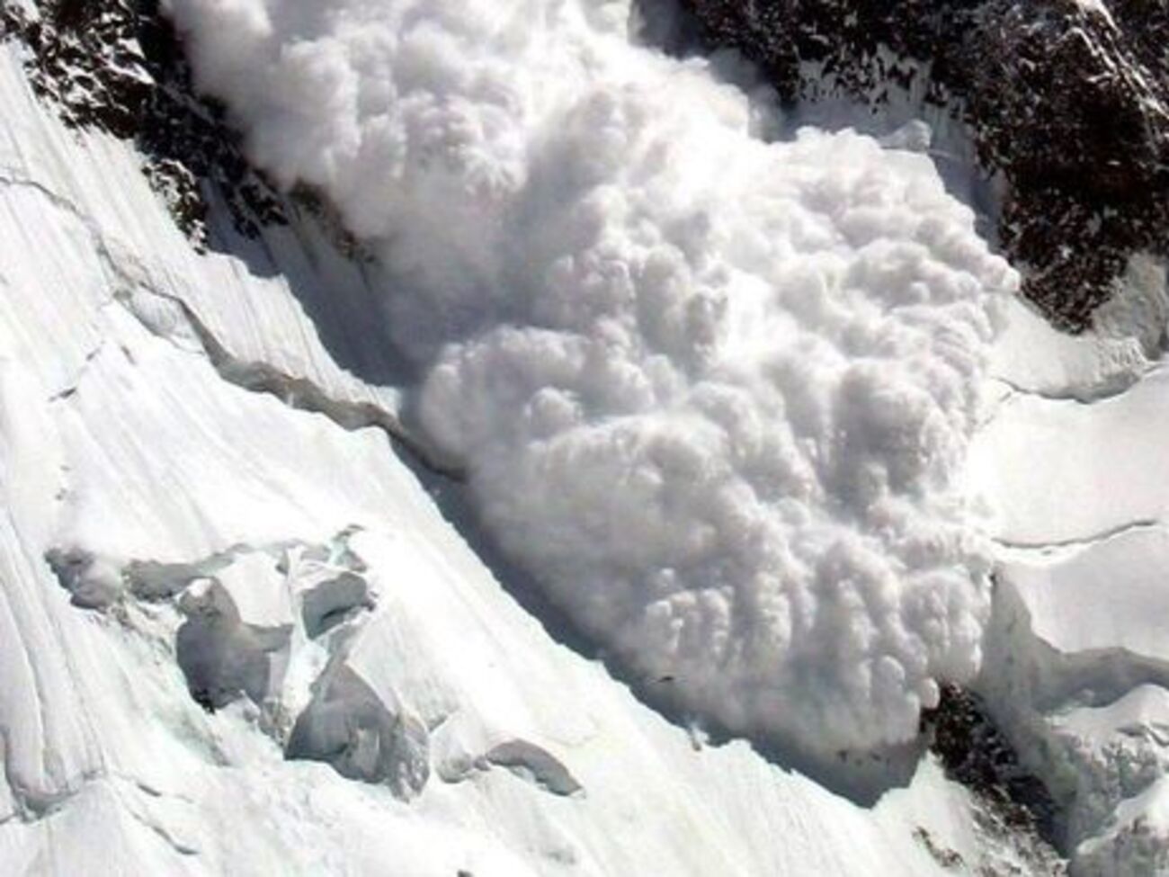 Про потерпілих під час сходження лавини не повідомляють