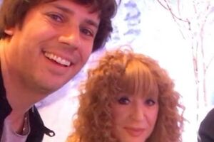 Галкин: Желаем вам счастья, любви и мира в ваших семьях! Пусть этот год принесет вам много нежданной радости!