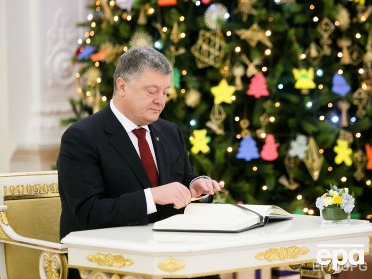 Порошенко подписал указ об отмене охраны Донецкой ОГА