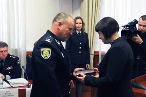 Сотрудникам "Укрпошти" вручили наградные часы