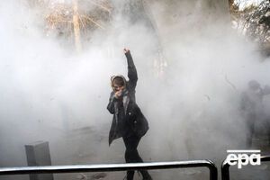 31 декабря протестующие пытались штурмовать некоторые государственные здания в Иране