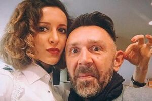 Шнуров пішов у відрив із дружиною і другом