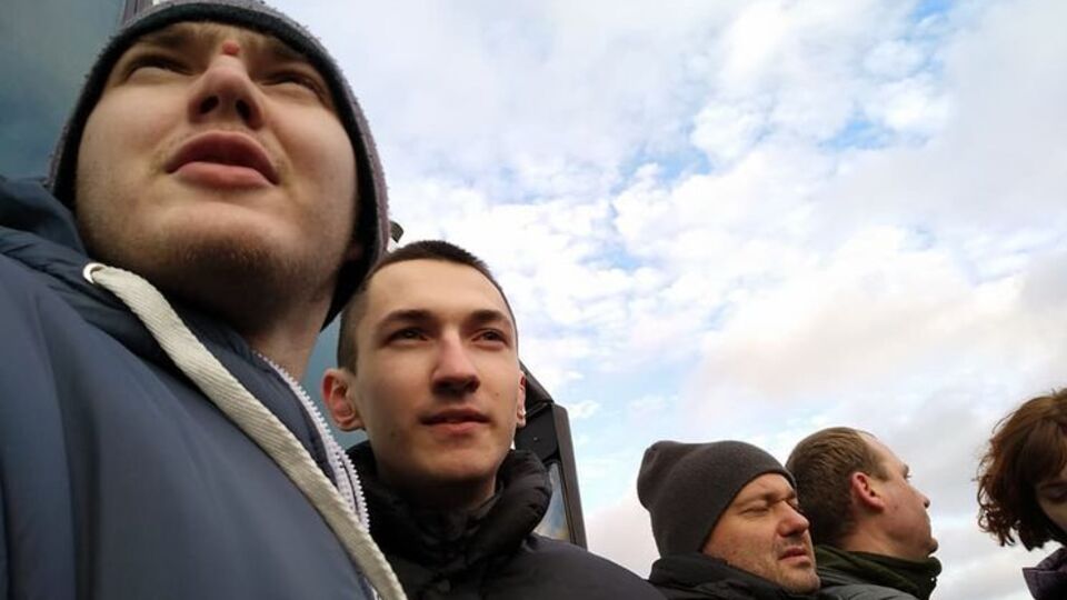 Ахмєрова й Овчаренка (крайні зліва) звільнили 27 грудня