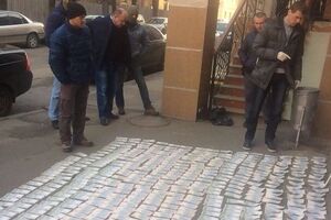 Правоохоронці затримали чиновника ДФС під час отримання хабара