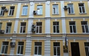 Печерский райсуд Киева обязал Куряту носить электронный браслет