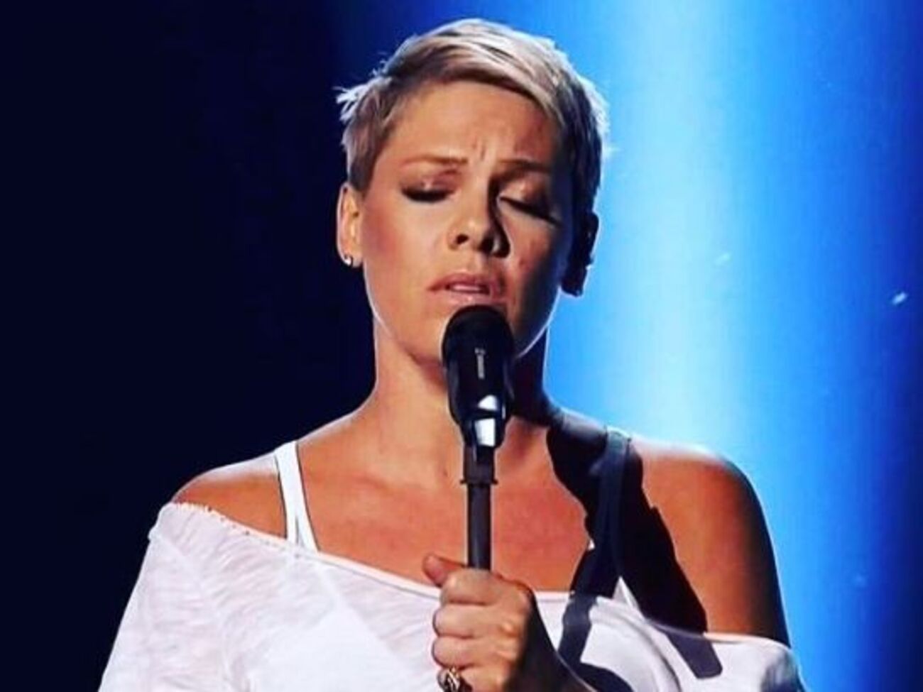 Певица призвала своих поклонников делать пожертвования для организации UNICEF