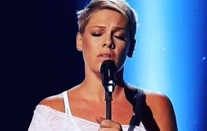 Певица призвала своих поклонников делать пожертвования для организации UNICEF