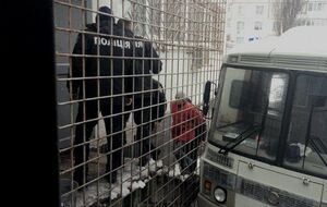 Топаза доставили в суд