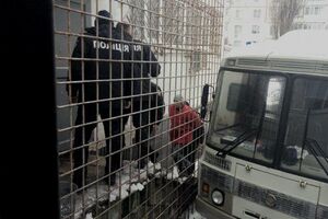 Топаза привезли в суд