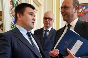 Альфано (справа): Мы привержены устойчивому и долгосрочному решению кризиса