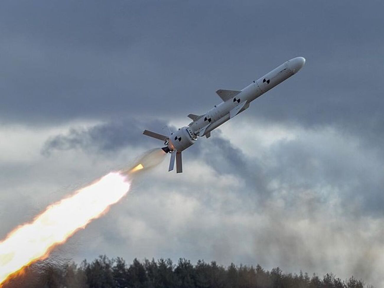 Турчинов: Ракетні комплекси такого класу є важливим фактором стримування агресора