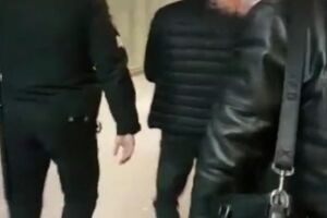 Иностранца задержали и передали сотрудникам Нацполиции