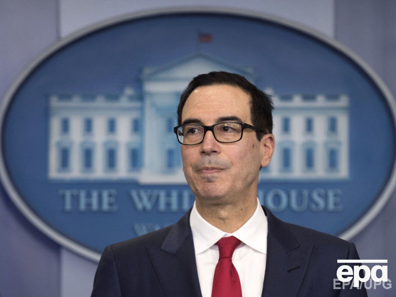 Мнучин анонсировал введение санкций в связи с "кремлевским докладом"