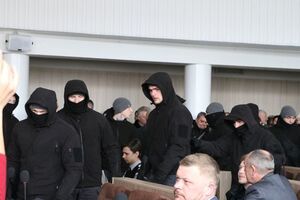 Депутати у присутності людей у масках із п'ятої спроби схвалили бюджет
