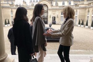 Джоли встретилась с первой леди Франции