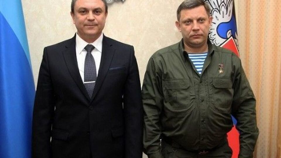 Пасечник (слева) приехал в Донецк к Захарченко