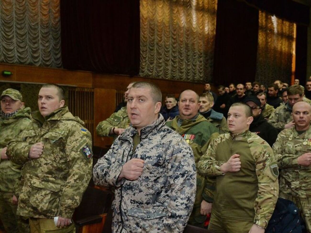Обращение собравшиеся поддержали единогласно, отмечают "Українські новини"