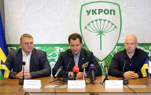 На заседании политсовета сегодня приняли решение начать процедуру выборов главы партии, которого изберут на съезде 3 марта