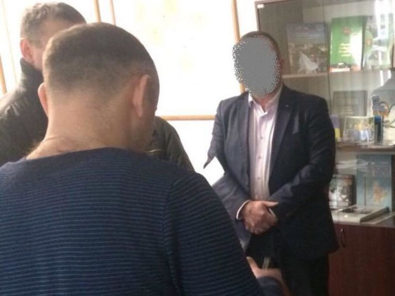 Посадовця, якого підозрюють у вимаганні, затримали