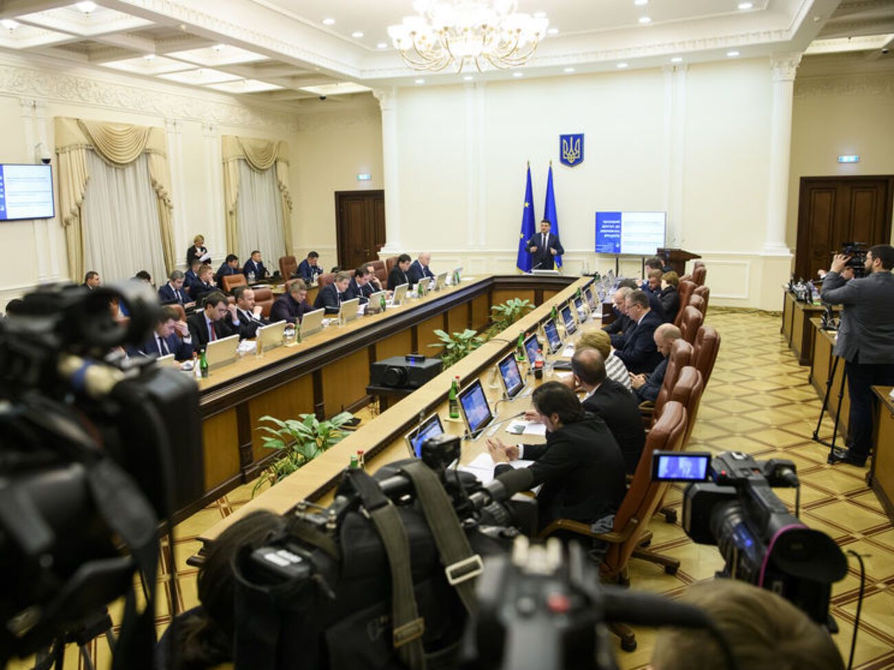 Кабмін схвалив розпорядження про передавання земель громадам