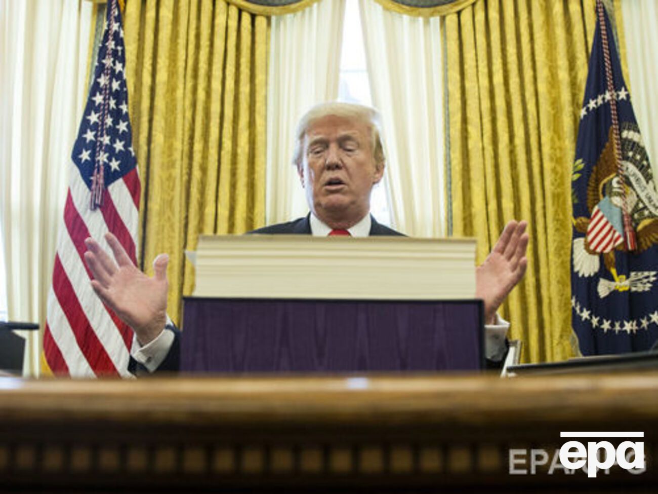Трамп не собирается трусить и быть слабым – пресс-секретарь