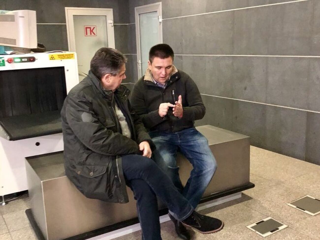 Клімкін і Габріель не поїхали на Донбас
