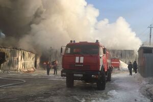 Ліквідацію пожежі в передмісті Новосибірська ускладнює сильний мороз