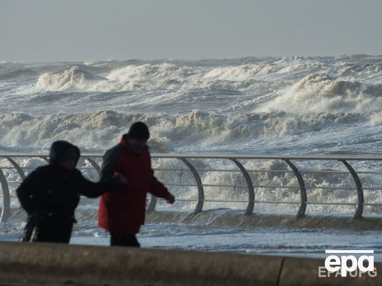 Жертвами шторма стали три человека