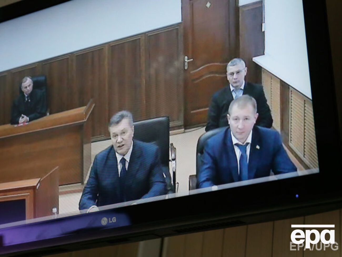 Сердюк (справа) собирается обжаловать решение Печерского суда