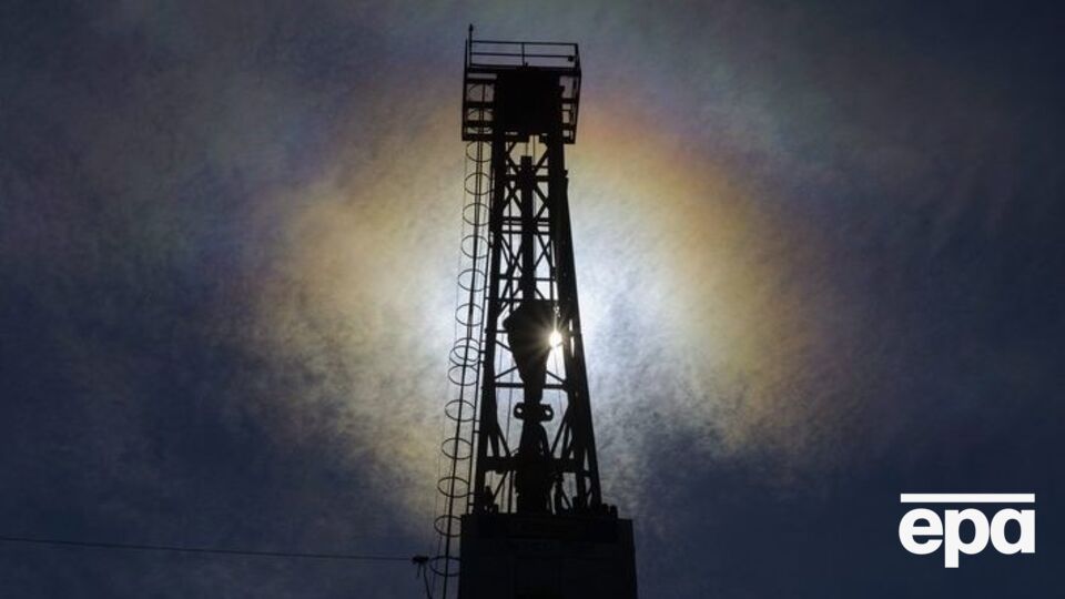 Росія минулого року в середньому видобувала 10,98 млн барелів на добу