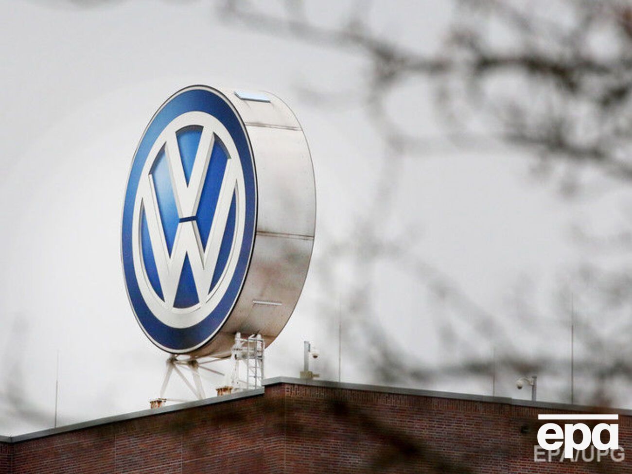 Представители Volkswagen заявили, что придерживаются санкций