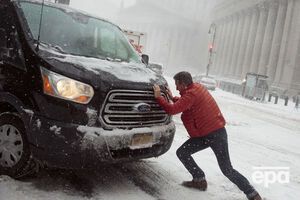 Жителей Нью-Йорка попросили не выезжать без необходимости