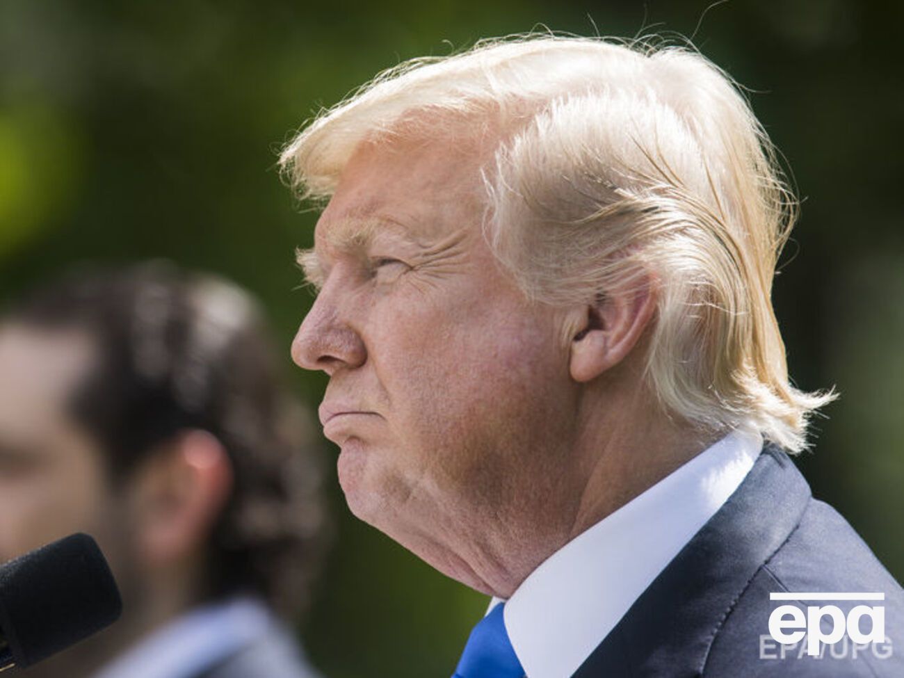 Книга о Трампе должна выйти в продажу 9 января