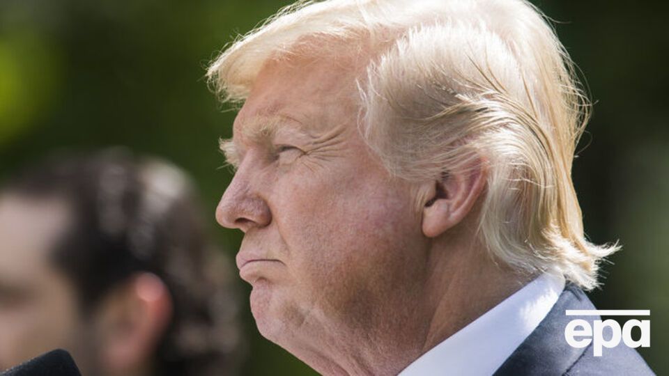 Книга о Трампе должна выйти в продажу 9 января