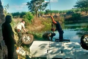 Фургон упав у водойму