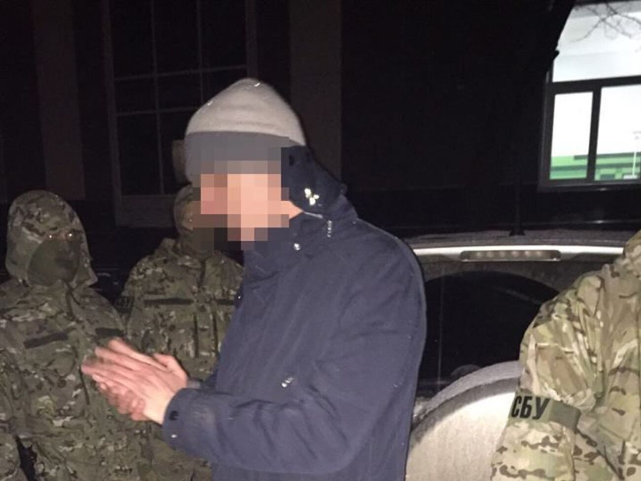 Чиновников задержали при получении взятки