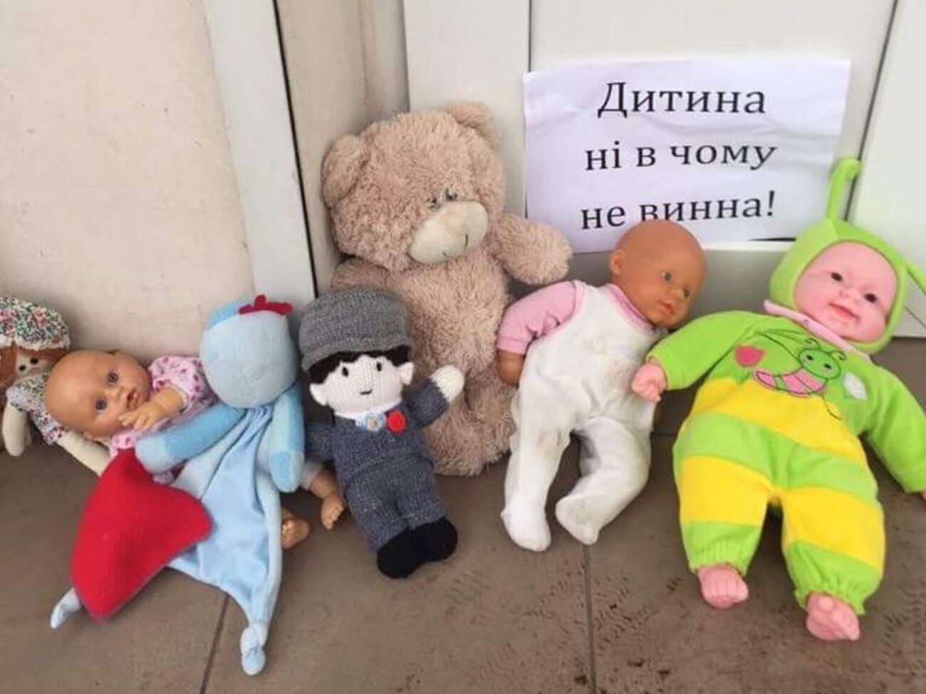 Игрушки несут к храмам УПЦ МП