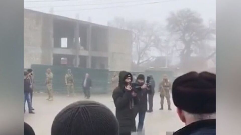 Подію знімало двоє людей