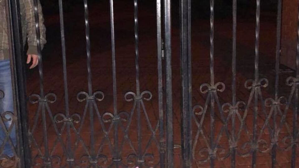 Арьев: Охранник мгновенно унес игрушку. Но так, чтобы в кадр не попасть