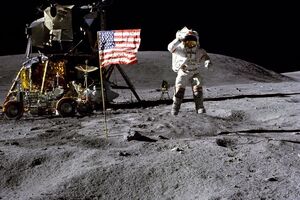 Янг был девятым астронавтом, ступившим на поверхность Луны